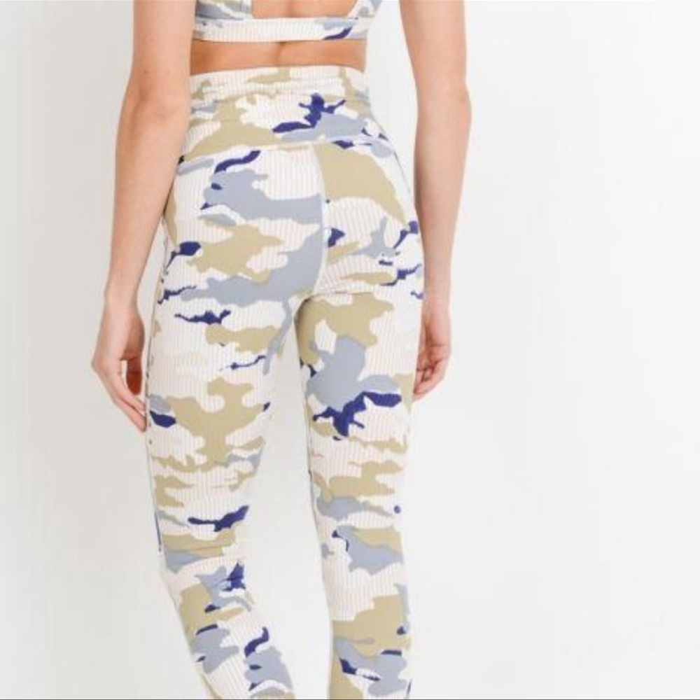 Mono B Hi-Waist Leggings Camo Print Size Medium